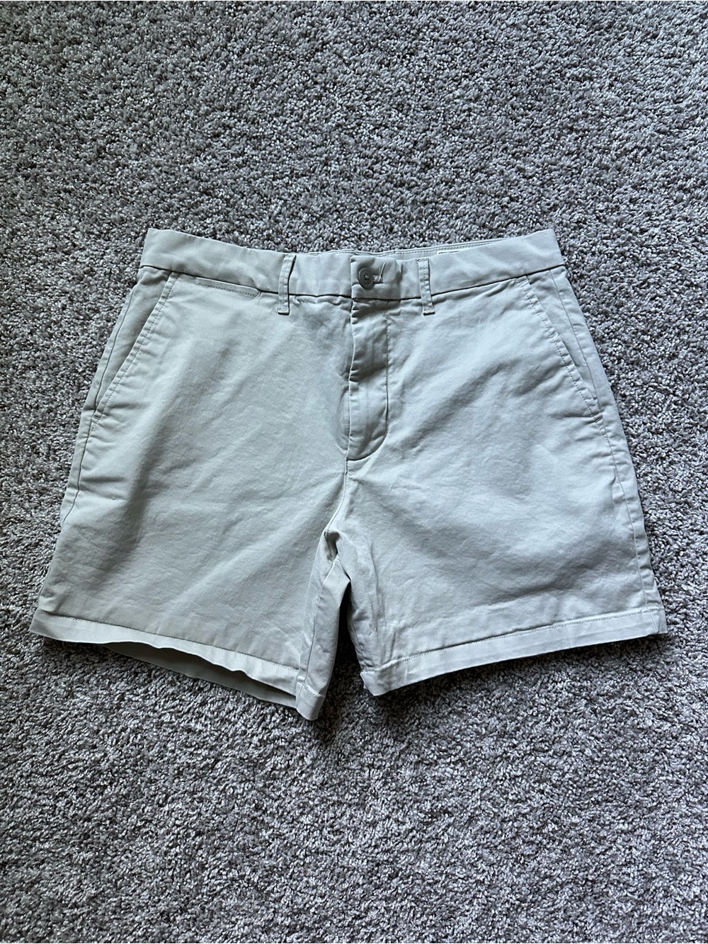 GAP Men's Beige Cotton Chino Shorts 6" Inseam Vacation Tropical Casual Resort